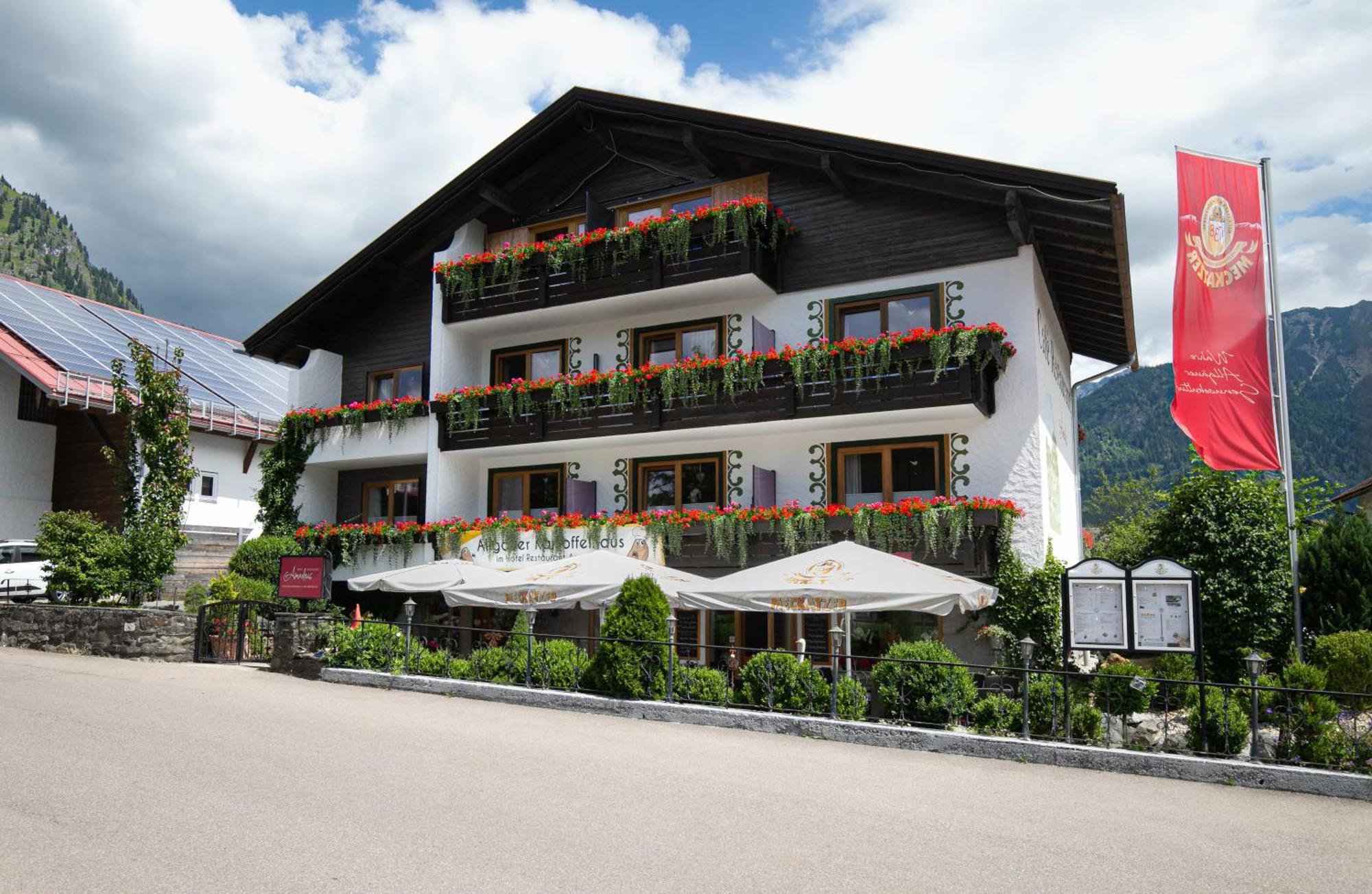 באד הינדלאנג Hotel Restaurant Amadeus - Inclusive Skipass Und Vieles Mehr מראה חיצוני תמונה