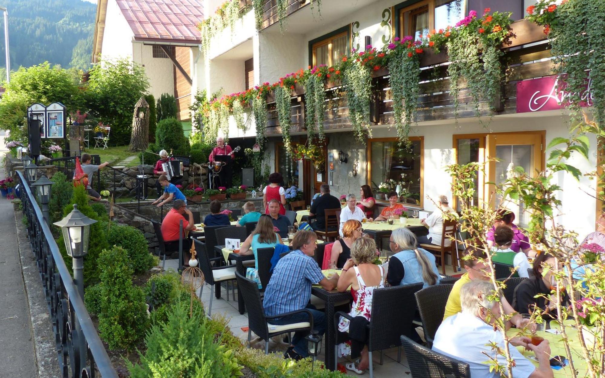באד הינדלאנג Hotel Restaurant Amadeus - Inclusive Skipass Und Vieles Mehr מראה חיצוני תמונה
